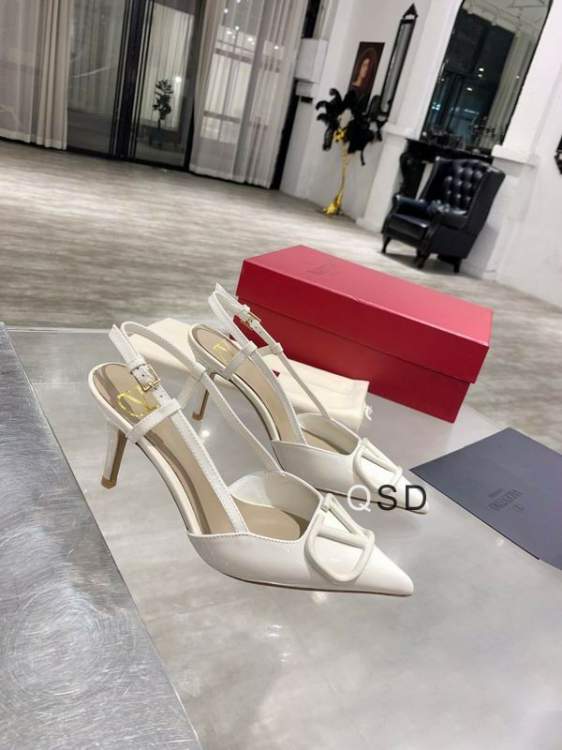 Picture of Valentino Shoes _SKUValentinosz35-417CSD091220363